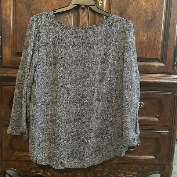 Long sleeve (gently used) - Picture 2 of 2